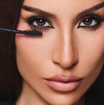 Máscara de Cílios Preta Efeito Volume - Boca Rosa 5g - Imagem 3